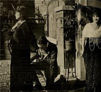 The Vampire's Trail (1914) Online